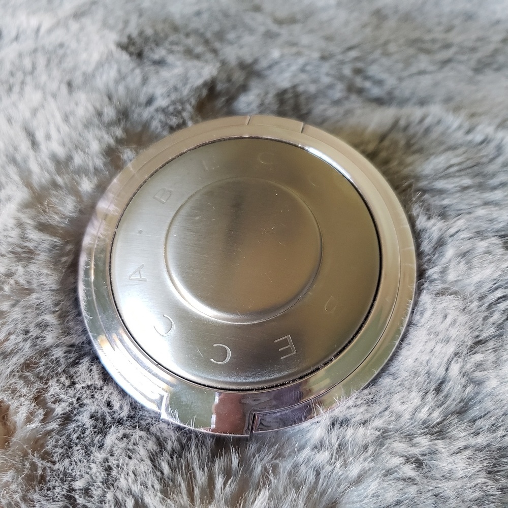 Becca Prismatic Amethyst Highlighter